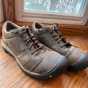 Keen ESD steel toe safety shoes - no insoles.